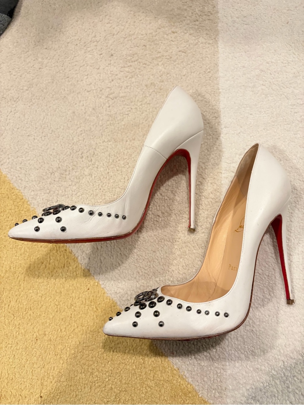 Christian louboutin white heels silver studded pointed toe pump size 8.5 38.5 - Picture 9 of 10